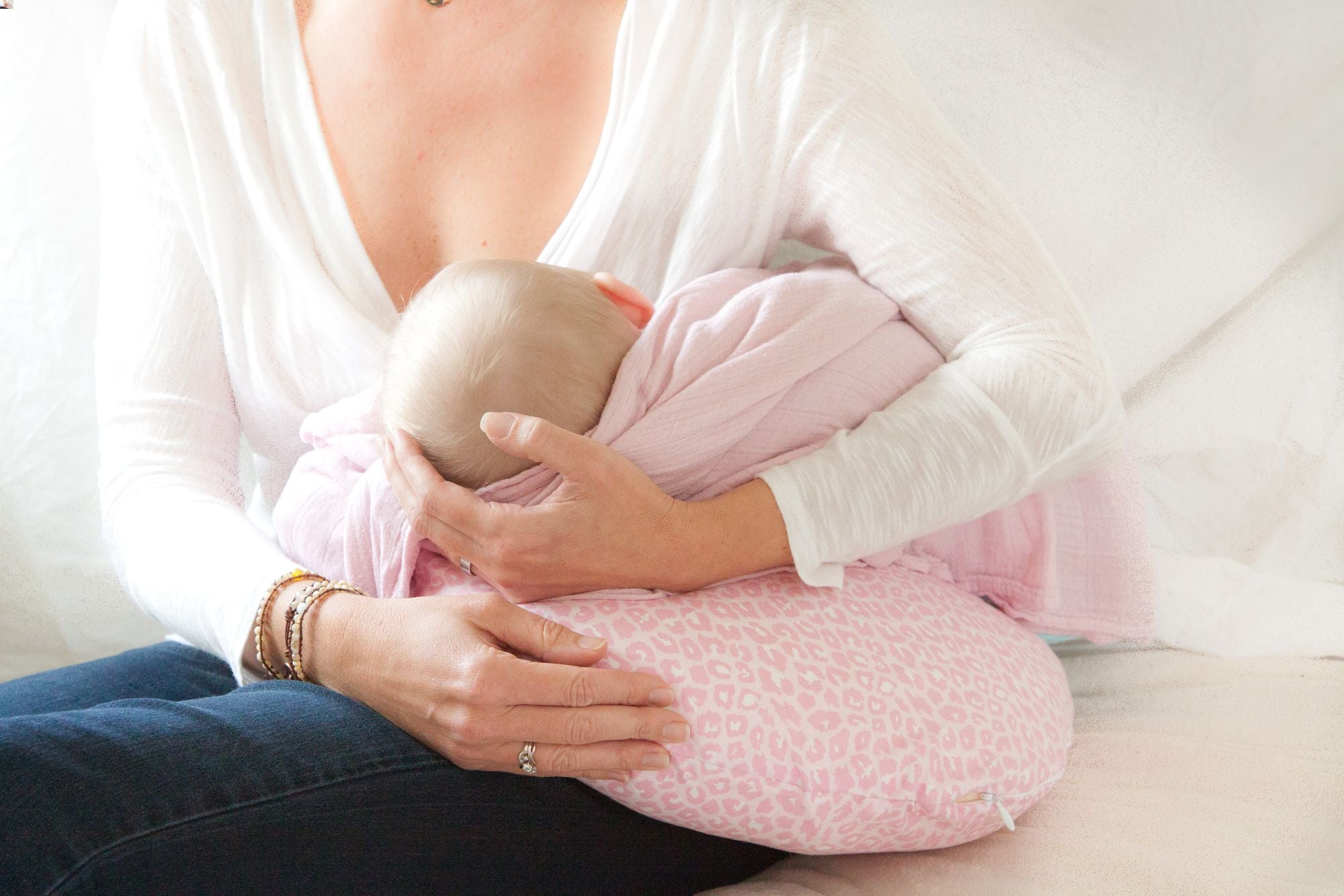 breastfeeding baby with nursing pillow | littlebeam